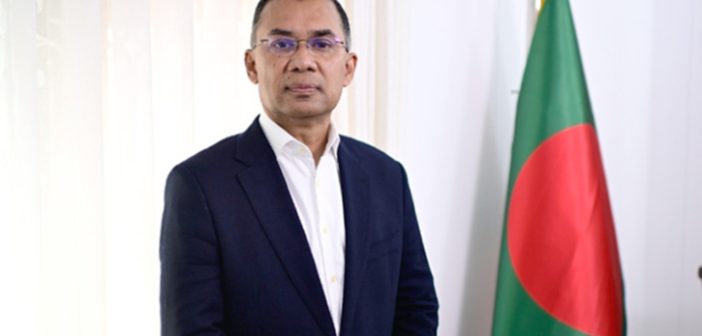 Prime Minister pays tribute at Shaheed Minar on the first hour of Ekushey