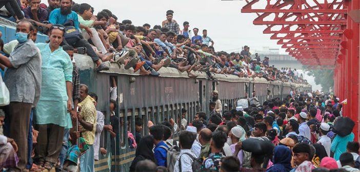 Eid journey: Overcrowding on trains, shortage of space even on the roof
