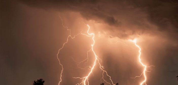Six killed, three others injured in lightning strike in Pabna